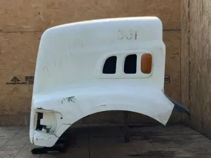 Picture of (Used) 1998 Ford L8501, HOOD ASSEMBLY