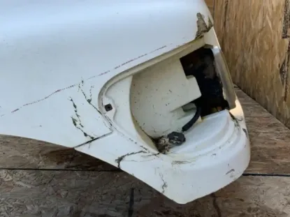 Picture of (Used) 1998 Ford L8501, HOOD ASSEMBLY