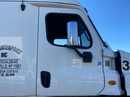 Picture of (USED) 2013 Freightliner Cascadia 125, DOOR