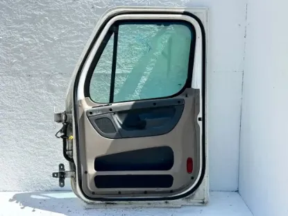 Picture of (Used) 2014 Freightliner Cascadia 125, DOOR