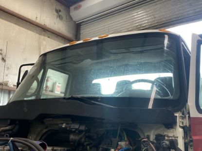 Picture of (Used) 2004 International 4400, WINDSHIELD GLASS