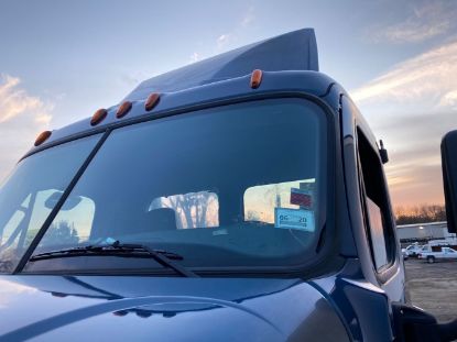 Picture of (USED) 2015 Freightliner Cascadia 113, WINDSHIELD GLASS, driver side,
Clear, no cracks, no chips, 
 
