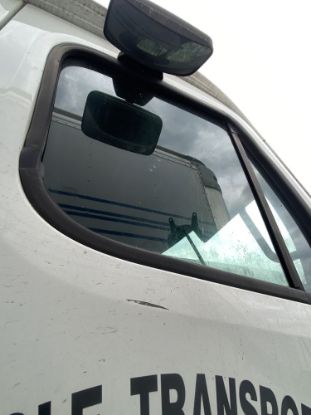 Picture of (Used) 2014 Freightliner Cascadia 125, DOOR WINDOW,
Side: Passenger Side,
Material: Glass,
 
