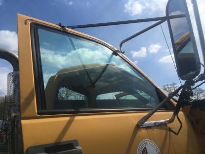 Picture of (Used) 2000 Chevrolet C7500, DOOR WINDOW,
Side: Passenger Side,
Material: Glass, 
 

