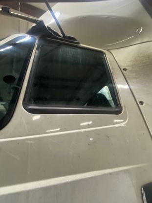 Picture of (Used) 2016 International ProStar, DOOR WINDOW,
Side: Driver Side,
Material: glass,
condition: no cracks, no chips,

