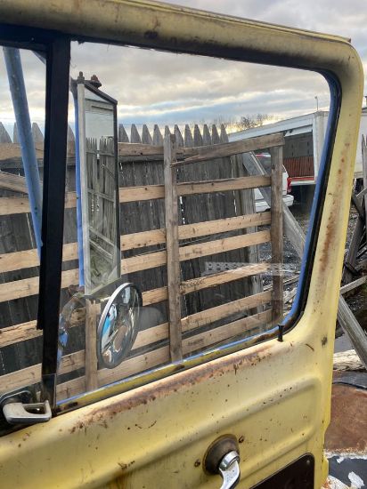 Picture of (Used) 1984 International CargoStar, DOOR WINDOW, 
Passenger side, glass, clear,
 
