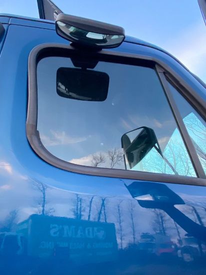 Picture of (USED) 2015 Freightliner Cascadia 113, DOOR WINDOW, 
Side: Passenger's,
Material: glass,
Clear,
 
