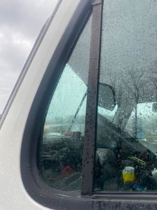 Picture of (Used) 2012 Freightliner Cascadia 125, DOOR VENT WINDOW,
Side: driver side,
Material: glass, 
Clear,
  

