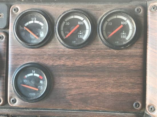 Picture of (USED) 2000 Freightliner FLD120, GAUGE CLUSTER.
Material