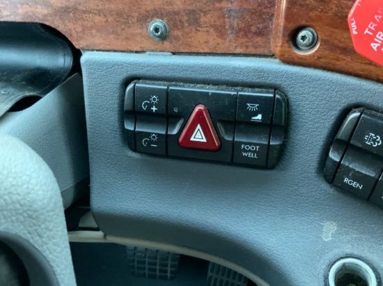 Picture of (Used) 2015 Freightliner Cascadia 125, MISCELLANEOUS DASH SWITCHES