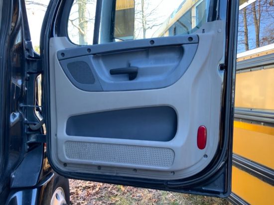 Picture of (Used) 2015 Freightliner Cascadia 125, INTERIOR DOOR PANEL