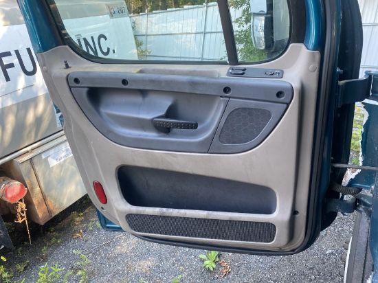 Picture of (Used) 2012 Freightliner Cascadia 125, INTERIOR DOOR PANEL,
Side: Driver Side,
Color: Tan,
Material: Plastic,
Type: Power,
 

 
