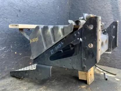 Picture of (Used) 2018 Volvo VNL, BATTERY BOX, 
Side: Driver Side,
Color: Black,
Capacity: 4 batteries,
Material: Steel with plastic cover 
Dimensions: L=30.5”, W=15”,
Reference images for condition 
 


