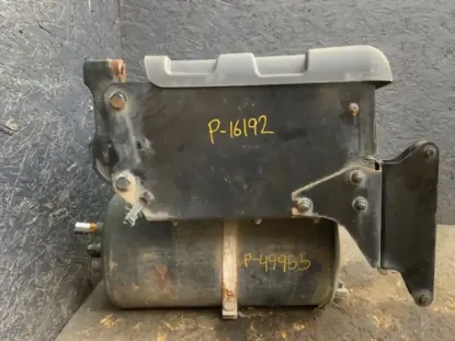 Picture of (Used) 2013 Freightliner Cascadia 125, BATTERY BOX,
Side: Driver Side,
Capacity: 4 batteries,
Material: Steel,
Dimensions: L=27", W= 14",
Reference images for condition 
 

 
