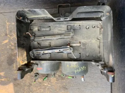 Picture of (Used) 2013 Freightliner Cascadia 125, BATTERY BOX,
Side: Driver Side,
Capacity: 4 batteries,
Material: Steel,
Dimensions: L=27", W= 14",
Reference images for condition 
 

 
