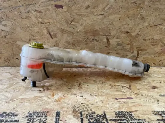 Picture of (Used) 2019 Freightliner Cascadia 113, RADIATOR OVERFLOW BOTTLE