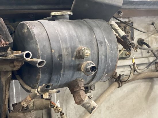 Picture of (Used) 1998 Western Star 4900E, COOLANT RESERVOIR,
Material: Steel,
Color: Black,
Shape: Cylinder,
Engine: Caterpillar C12,
 

 
