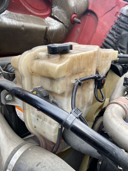 Picture of (Used) 2016 Freightliner Cascadia 125,COOLANT RESERVOIR,
Material: Plastic,
Color: White,
Part Number: A05