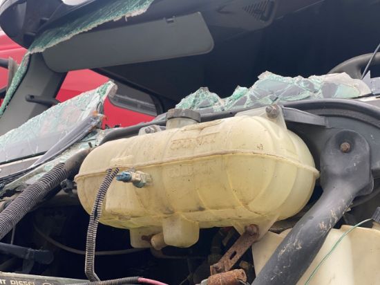 Picture of (Used) 2007 Freightliner Columbia 120, COOLANT RESERVOIR, 
Side: Driver Side,
Material: Plastic,
Shape: Cylinder,
Color: White,
 
