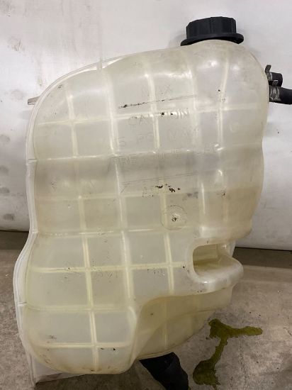 Picture of (USED) 2007 International PC015, COOLANT RESERVOIR, 
Plastic, transparent, white, for a International DT466,
 
