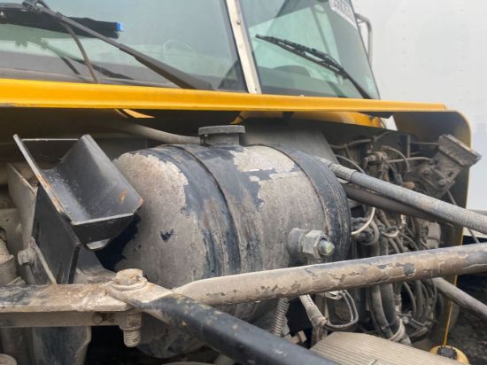 Picture of Used 2004 Western Star 4900FA, Coolant reservoir, black, passenger side, cylinder, steel,

(CRG Heavy Truck Parts)
*F56159*