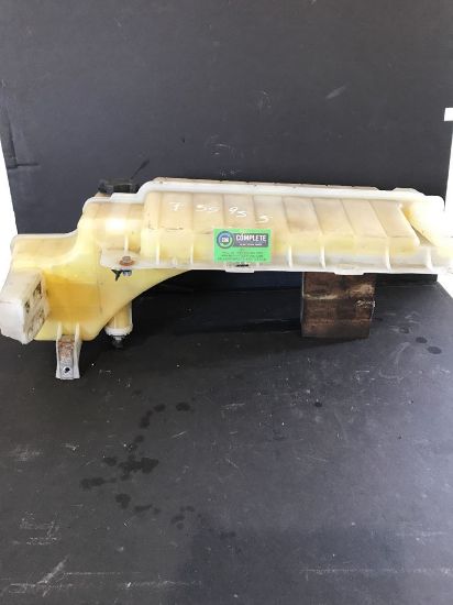 Picture of 2014 Volvo VNL. Radiator overflow reservoir. 