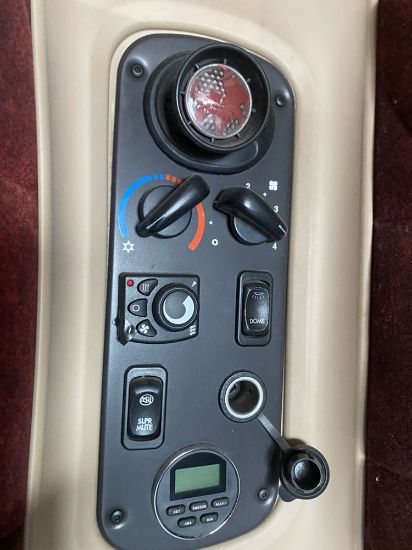 Picture of (Used) 2014 Freightliner Coronado 12, SLEEPER CONTROLS,
Temp/climate control, fan speed, dome light, sleeper mute, clock,
 


