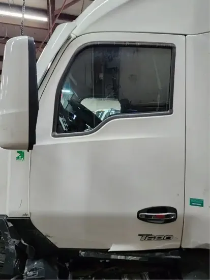 Picture of (Used) 2023 Kenworth T680, DOOR