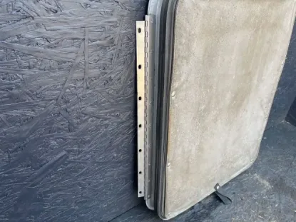 Picture of (Used) 2006 Kenworth T600, COMPARTMENT DOOR