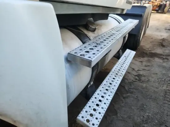 Picture of (Used) 2010 Freightliner Cascadia 125, FUEL TANK