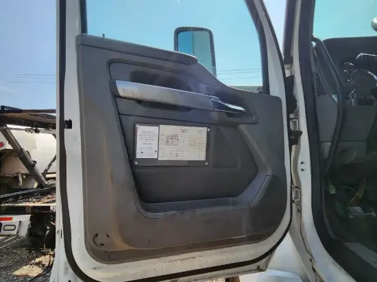Picture of (Used) 2018 Kenworth T680, INTERIOR DOOR PANEL
