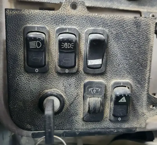 Picture of (Used) 2016 Peterbilt 365, MISCELLANEOUS DASH SWITCHES