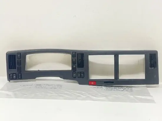 Picture of (Used) 2018 Isuzu NPR, DASH PANEL