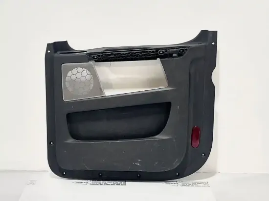 Picture of (Used) 2019 Freightliner Cascadia 126, INTERIOR DOOR PANEL