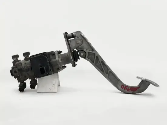 Picture of (Used) 2019 Freightliner Cascadia 126,  PEDAL, FOOT BRAKE VALVE ASSEMBLY