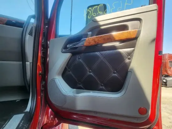 Picture of (Used) 2020 Kenworth T680, INTERIOR DOOR PANEL