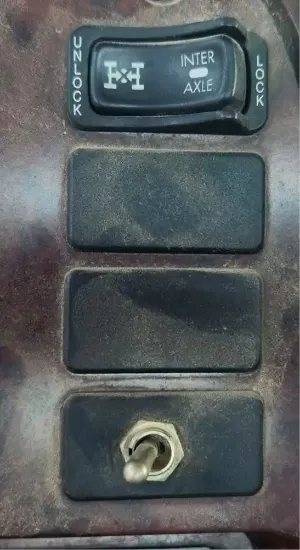 Picture of (Used) 2007 Mack CV713 Granite, MISCELLANEOUS DASH SWITCHES