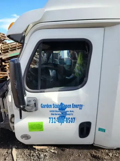Picture of (Used) 2014 Freightliner Cascadia 125, DOOR