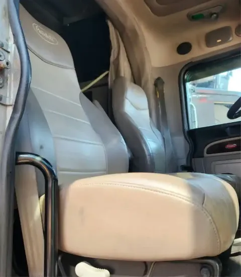 Picture of (Used) 2014 Peterbilt 386, SEAT