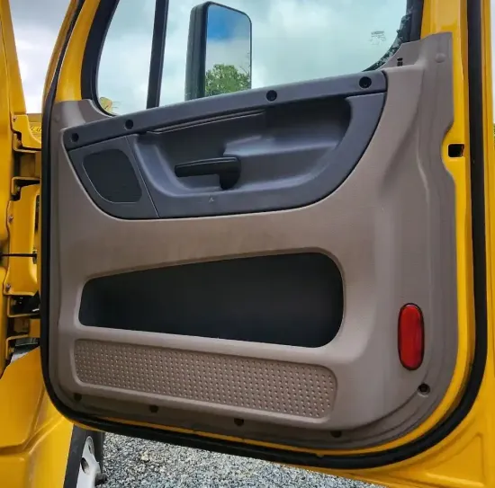 Picture of (Used) 2016 Freightliner Cascadia 125, INTERIOR DOOR PANEL