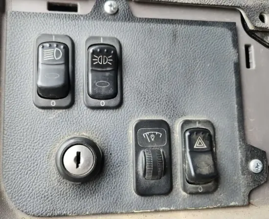 Picture of (Used) 2015 Peterbilt 365, MISCELLANEOUS DASH SWITCHES