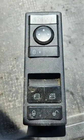 Picture of (Used) 2021 Freightliner Cascadia 126, MISCELLANEOUS DASH SWITCHES