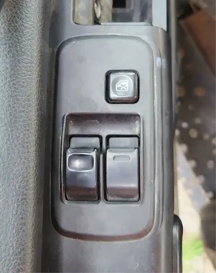 Picture of (Used) 2015 Hino 268, MISCELLANEOUS DASH SWITCHES