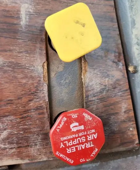 Picture of (Used) 2005 Western Star 4900EX, MISCELLANEOUS DASH SWITCHES