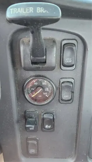 Picture of (Used) 2016 Freightliner M2 112 Medium Duty, MISCELLANEOUS DASH SWITCHES