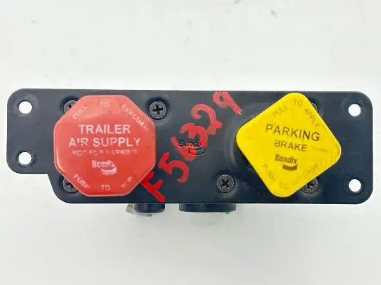 Picture of (Used) 2017 Freightliner Cascadia 125, MISCELLANEOUS DASH SWITCHES