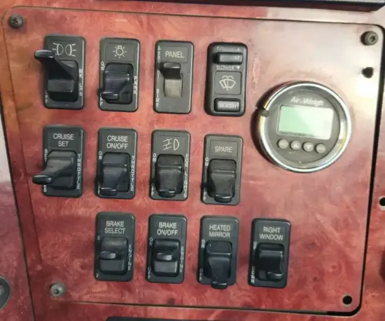 Picture of (Used) 2003 International 9200I, MISCELLANEOUS DASH SWITCHES