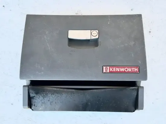 Picture of (Used) 2013 Kenworth T660, GLOVE BOX