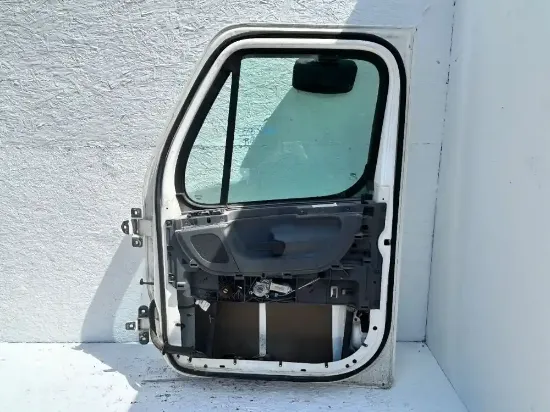 Picture of (Used) 2014 Freightliner Cascadia 113, DOOR