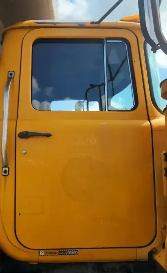 Picture of (Used) 1992 Mack DM688S, DOOR